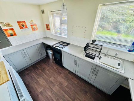 2 bedroom ground floor flat to rent - Photo 4