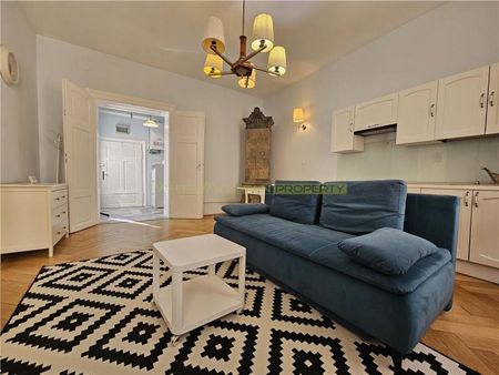 Apartament deosebit cu 2 camere de inchiriat in Centrul Istoric Brasov - Fotografie 2