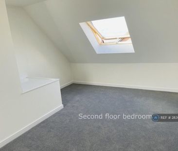 3 bedroom end of terrace house to rent - Photo 5
