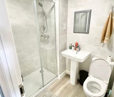 1 bedroom in a flat share to rent - Photo 5