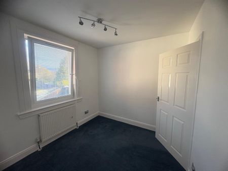 3 bedroom semi-detached villa to rent - Photo 2