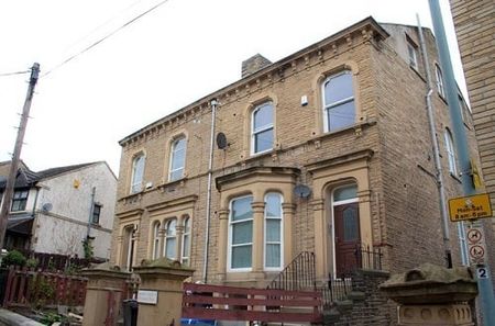 28 Bath Street, Huddersfield, HD1 - Photo 2