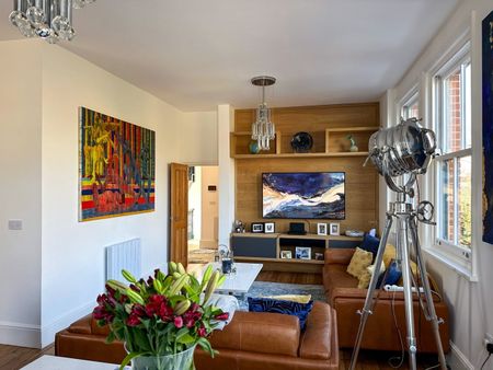 3 Bed Flat, Blackheath Hill, SE10 - Photo 2