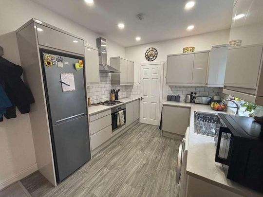 Meadows Road, Sale, M33 - Photo 1
