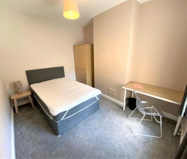 3 bedroom terraced house to rent - Photo 3