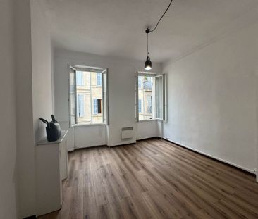 Appartement 2 pièces 65m2 MARSEILLE 1ER 770 euros - Photo 4