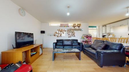 2 bedroom flat to rent - Photo 4
