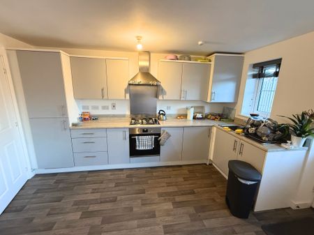 65 Hector Drive, Peterborough - Photo 2