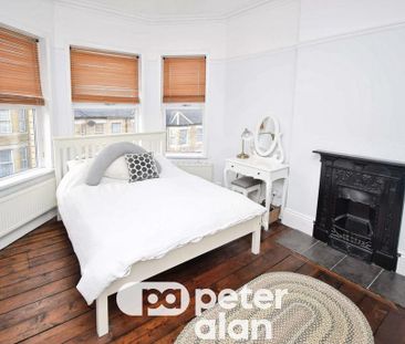 4 bedroom end of terrace house to rent - Photo 3