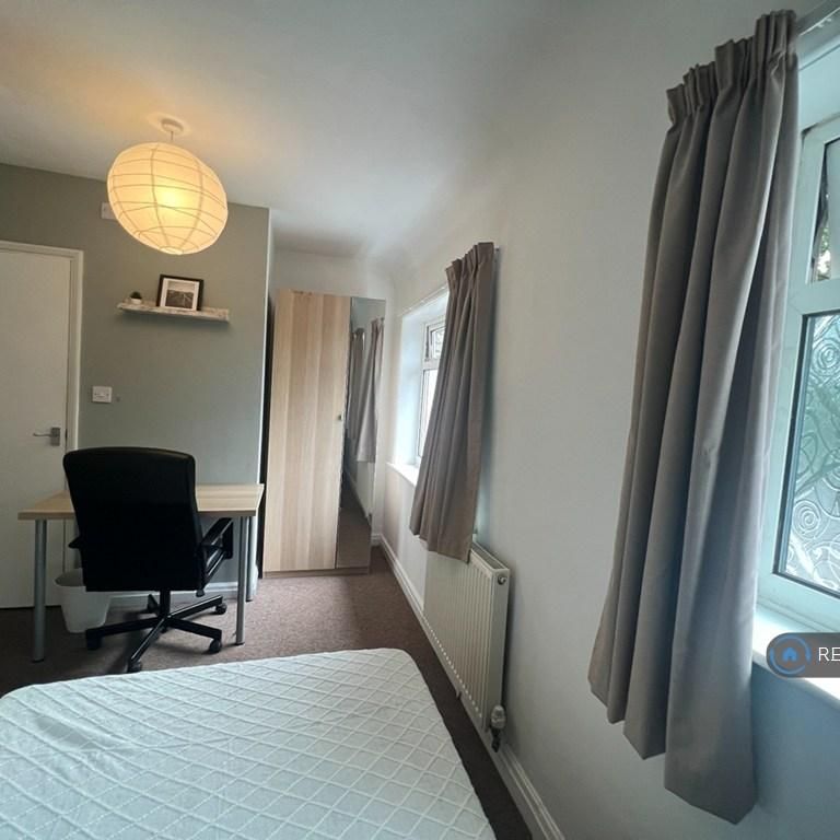 6 bedroom detached house to rent - Photo 1