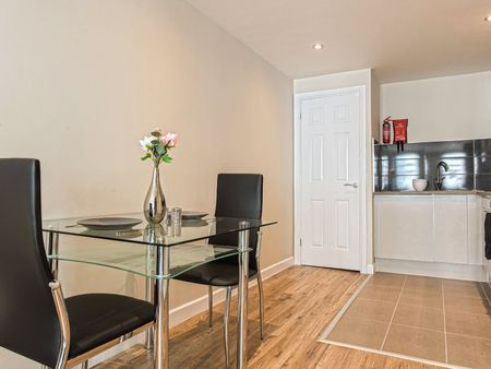 Apt 3, 18 East Parade - Photo 4