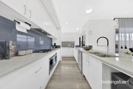 SPACIOUS FAMILY HOME IN KINBROOK ESTATE OF DONNYBROOK - Photo 5