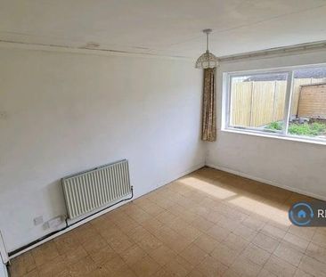 2 bedroom bungalow to rent - Photo 2