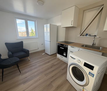 1 bedroom in a flat share to rent - Photo 5