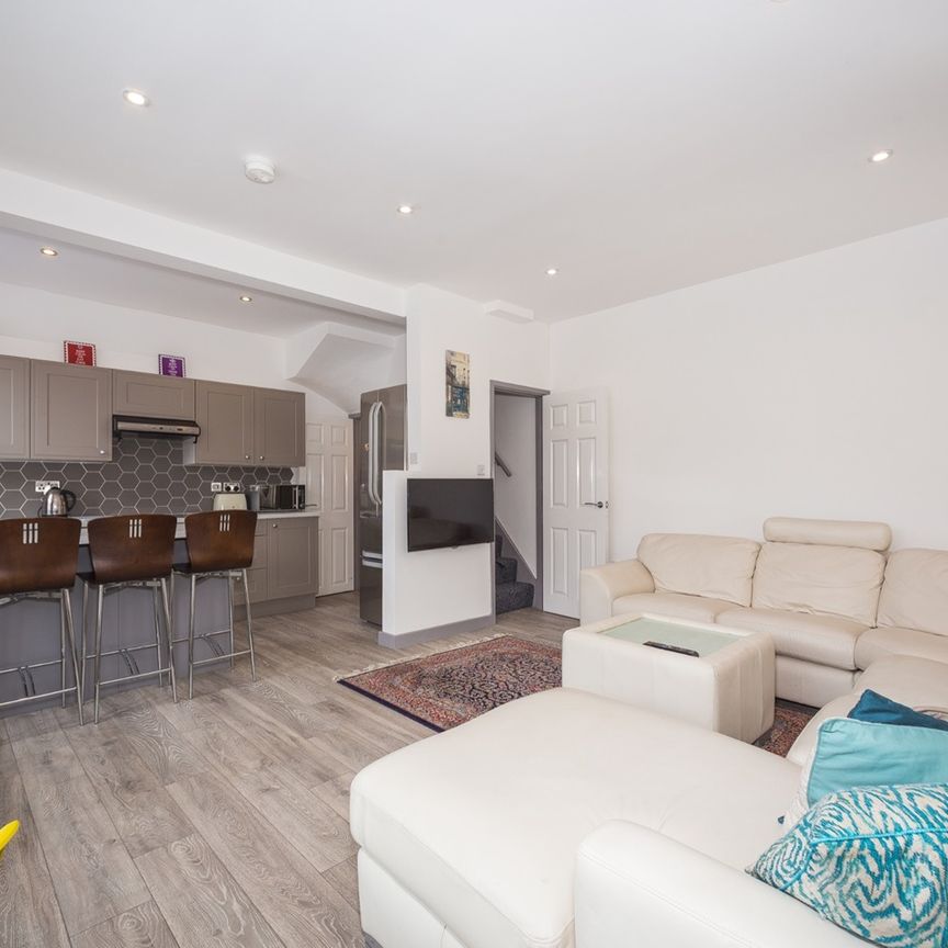 4 Bed Terraced House, Pennington Terrace, LS6 - Photo 1