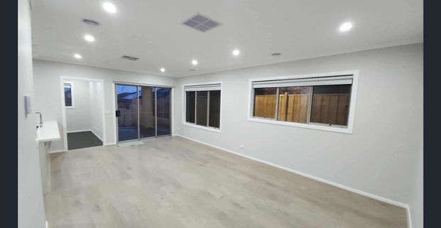 Brand New Modern Family Home in Clyde North - Photo 1