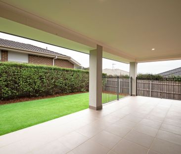 Spacious, Light Filled Family Home - Photo 1