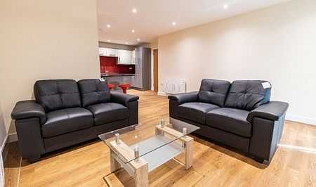 Luxury Three Bedroom Apartment in Prime Sheffield Location - Photo 2