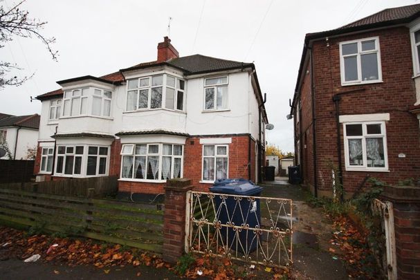 Long Drive, East Acton, London, W3 7PL - Photo 1