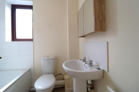 2 bedroom semi-detached house to rent - Photo 5