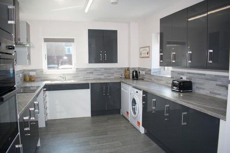 4 bedroom private hall to rent - Photo 4