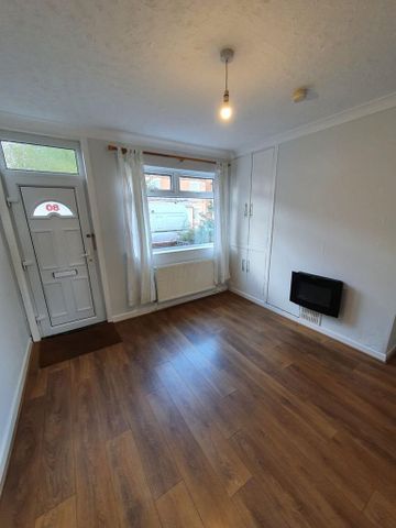 2 bedroom terraced house to rent - Photo 2