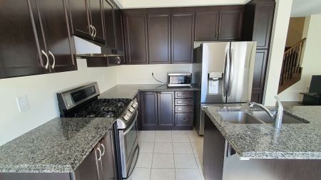 For Lease - 84 Callandar Road, Brampton, Ontario - Photo 2