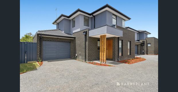 Brand New 2 bedroom + Study & 3 Bathroom Townhouse - Photo 1