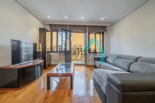 Alquiler de piso en Calle Ramiro I Rey - Photo 1