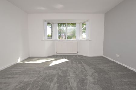 3 Bedroom Semi-Detached House - Photo 3