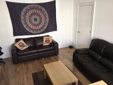 6 bedroom terraced house to rent - Photo 3