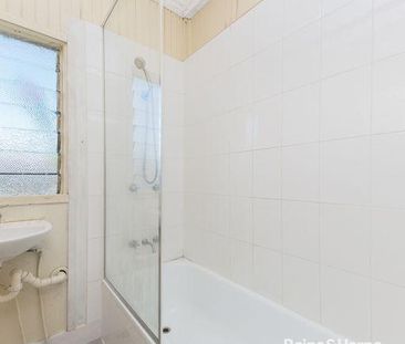 Two Bedroom Downstairs Unit in Convenient Location - Photo 6