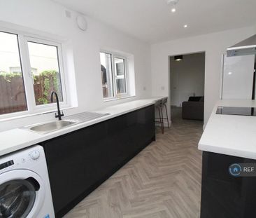 4 bedroom terraced house to rent - Photo 5