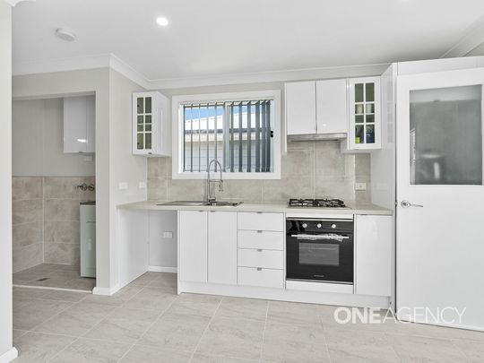 MODERN TWO-BEDROOM FLAT WITH YEAR-ROUND COMFORT - Photo 1