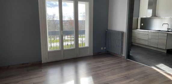 Location Appartement 3 pièces 72m² - Photo 2