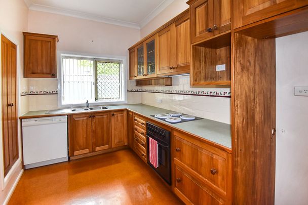 8 Kite Street, Orange. - Photo 1