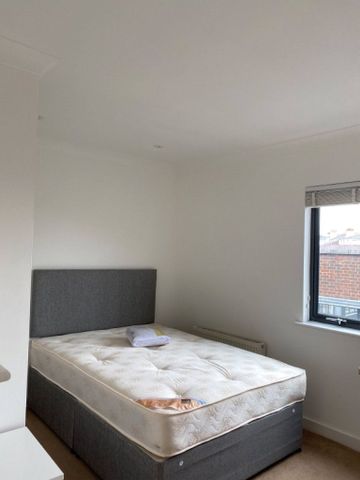 4 Bedroom Flat / Apartment - London Road, Southampton - Photo 5