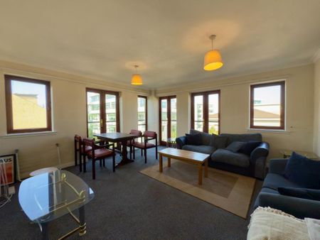 3 bedroom flat to rent - Photo 3