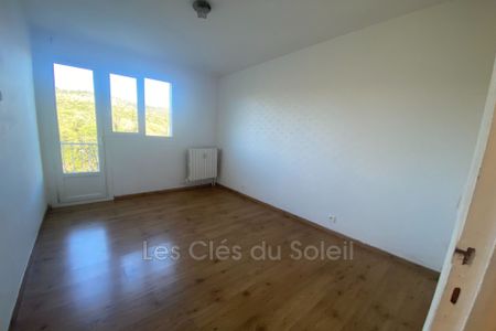 Location appartement 3 pièces 56 m² Hyères - Photo 2