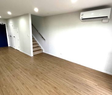 RARE MODERN PENTHOUSE- SPACIOUS & CENTRAL - Photo 4