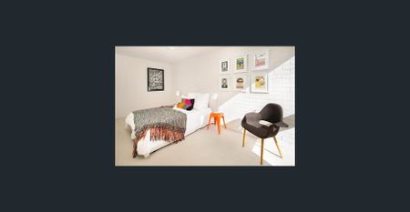 Quiet and spacious double story town home - Photo 2