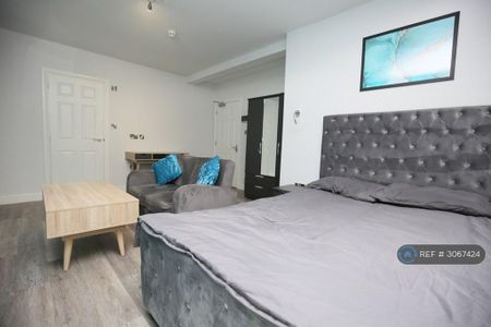 1 bedroom in a house share to rent - Photo 4