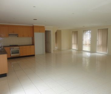 Spacious Townhouse in Prime Location - McKinnon School Zone - Photo 4