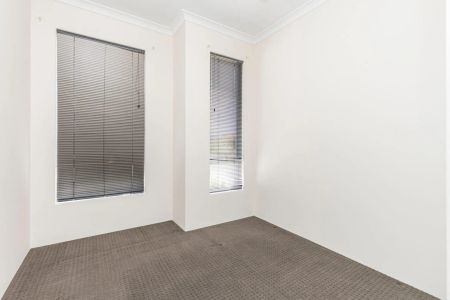 15 Fulham Way, - Photo 3