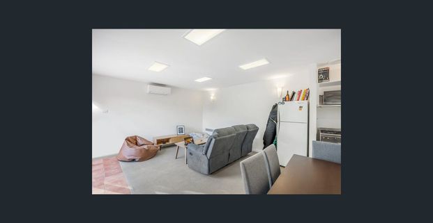 Low Maintenance One Bedroom Unit - Photo 1