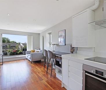 2 bedroom penthouse to rent - Photo 2