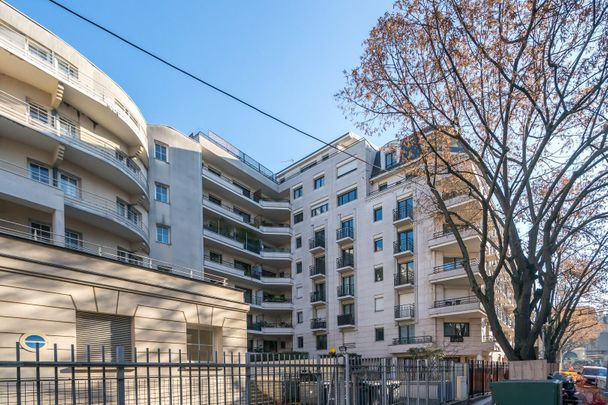 location Appartement T2 DE 54.3m² À ISSY LES MOULINEAUX - Photo 1