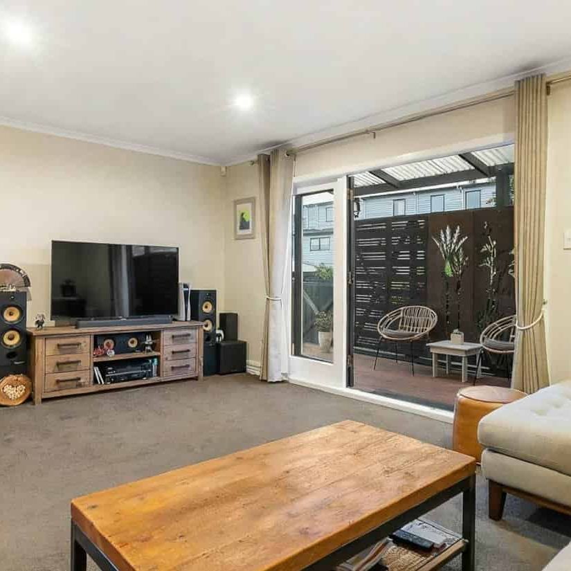 Spacious Family Home - Photo 1