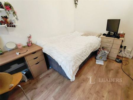 4 bedroom house to rent Standish Road, Manchester, M14 - Photo 3