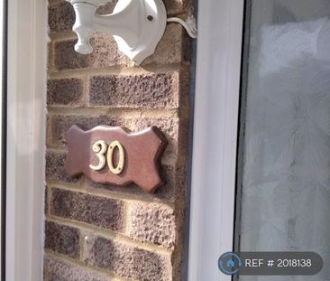 3 bedroom semi-detached house to rent - Photo 3